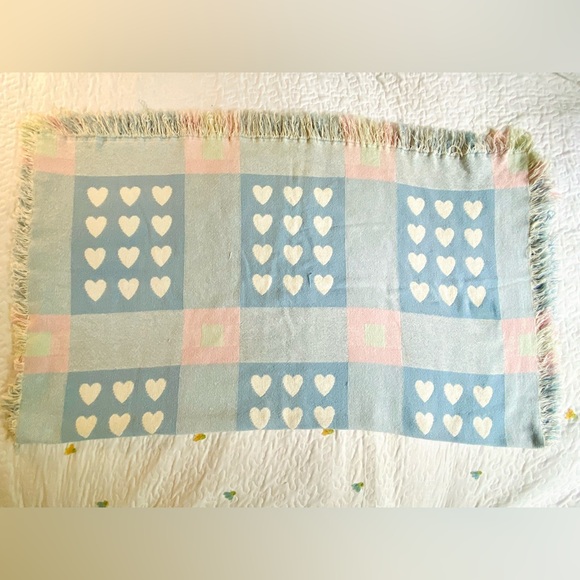 Vintage reversible multi-color pastel heart throw blanket - Picture 2 of 6